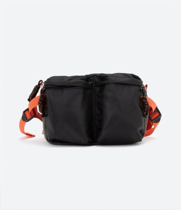 Bolsa Crossbody com Alça Contrastante e Bolsos - 1