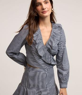 Blusa em Tricoline com Decote Transpassado e Babado Frontal