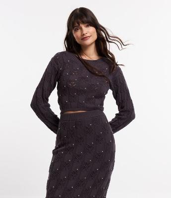 Suéter Curto em Tricô com Pontos Trabalhados e Strass