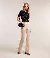 Calça Flare em Ponto Roma com Detalhe em Metal no Cós - 3