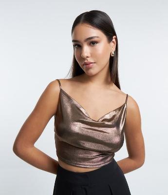Blusa Cropped de Alça em Fio Metalizado com Decote Degagê