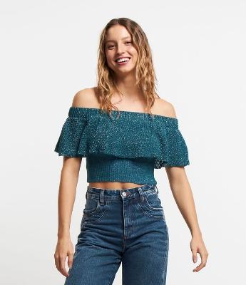 Blusa Curta em Tricô Ombro a Ombro com Fio Metalizado
