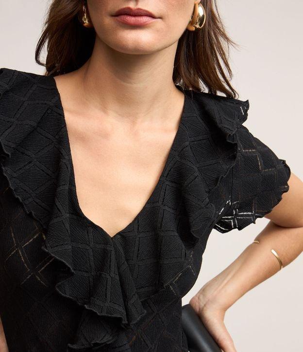 Blusa com Babado Jabô no Decote e Padronagem Geométrica Texturizada - 1