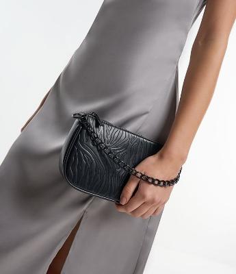 Bolsa Baguete Pequena Texturizada com Alças Triplas