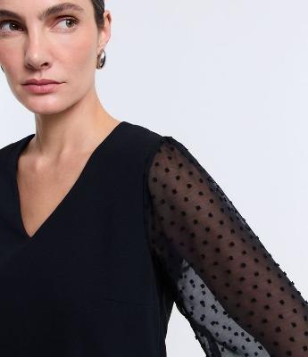 Blusa em Crepe com Manga em Chiffon Poá