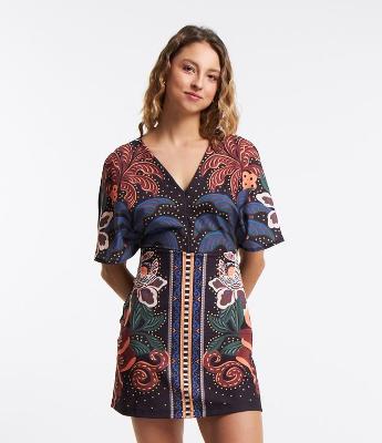 Vestido Curto em Malha de Viscose Estampa Floral