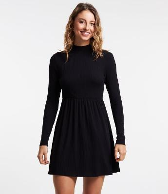 Vestido Curto em Ribana com Gola Altinha e Saia Franzida