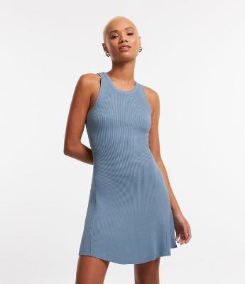 Vestido Evasê Curto em Tricô Caneladinho