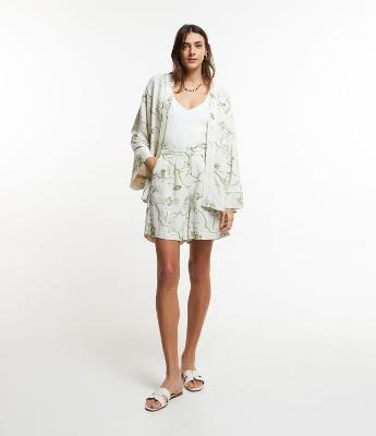 Short Reto em Viscolinho com Detalhe no Cós e Estampa Paisagem