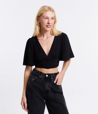 Blusa Cropped em Viscose com Manga Godê e Botões
