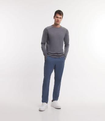 Calça com Cós Elástico e Recortes