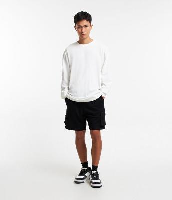 Bermuda Cargo em Moletom com Amarração na Cintura e Bolsos Táticos