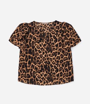 Blusa em Crepe Oncinha e Manga Bufante Curve & Plus Size