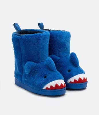 Pantufa Bota Infantil em Fleece com Bordado de Tubarão - Tam 19/20 ao 27/28