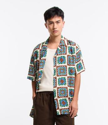 Camisa Relaxed em Viscose com Estampa Quadros Efeito Crochê