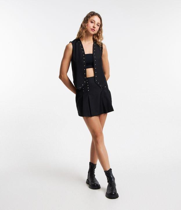 Saia Curta em Alfaiataria com Pregas e Tachas - 1