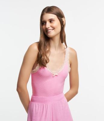 Blusa de Pijama Canelada com Detalhe em Renda nas Alças