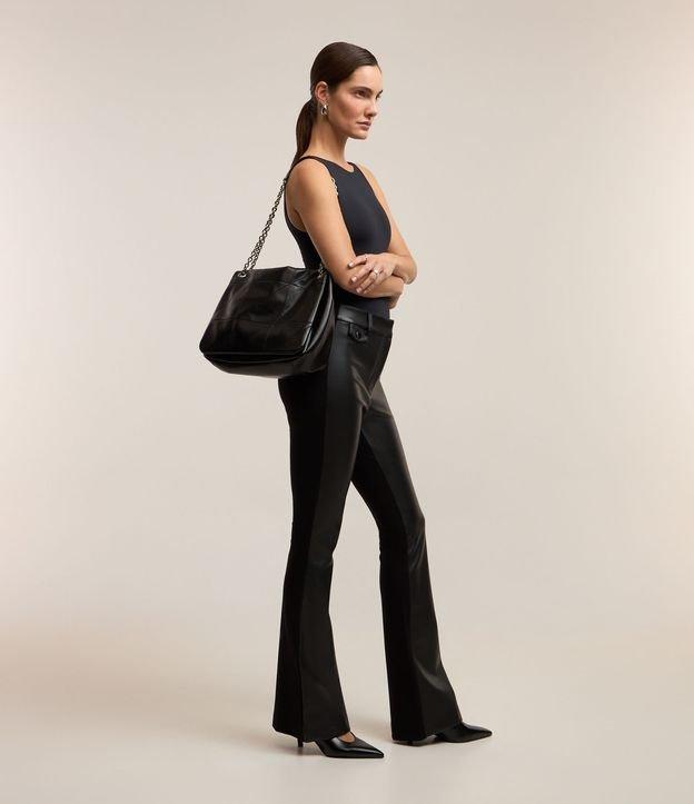 Calça Flare em PU e Ponto Roma com Bolsinhos no Cós - 1