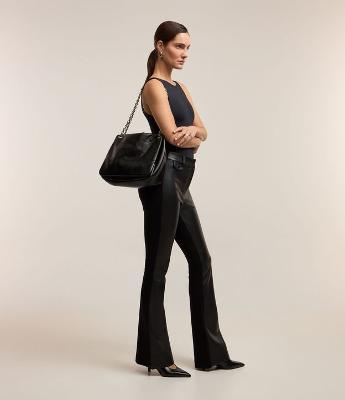 Calça Flare em PU e Ponto Roma com Bolsinhos no Cós