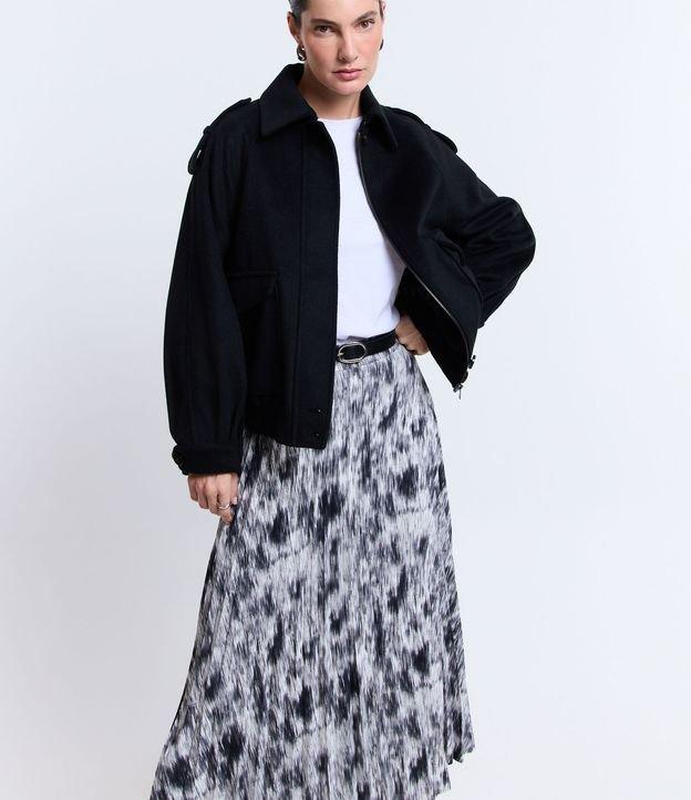 Saia Midi Fluida em Crepe com Textura Plissada e Estampa Abstrata - 1