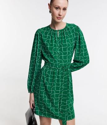 Vestido em Airflow com Manga Bufante e Amarração na Cintura