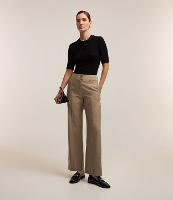 Calça Reta Alfaiatada com Fechamento Frontal no Cós - 1