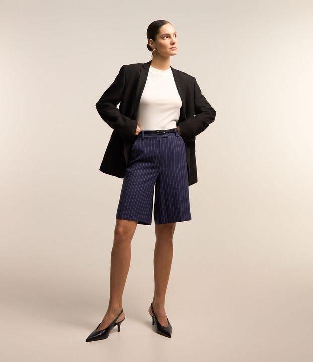 Bermuda Alongada Alfaiatada em Viscose com Estampa Listras - 1