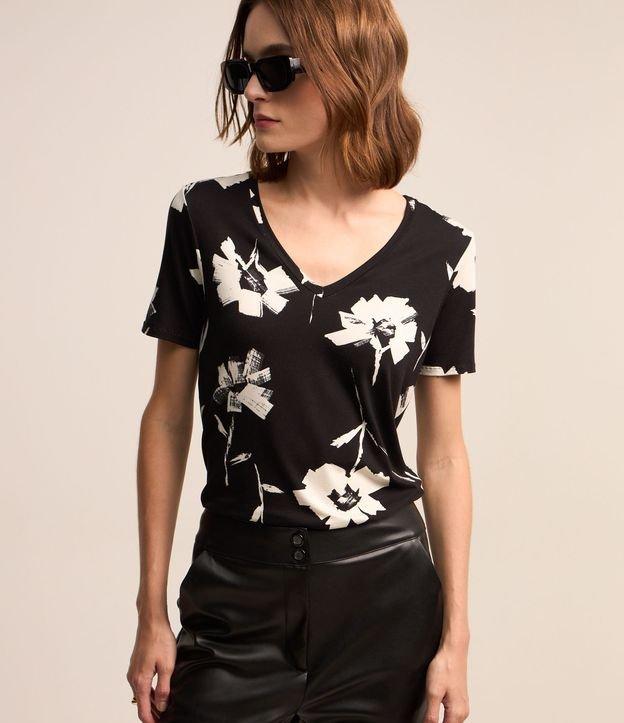 Blusa em Viscose com Estampa Floral Diferenciado - 1