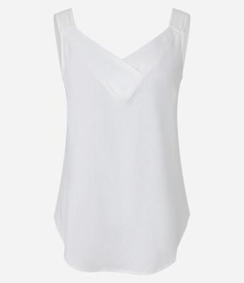 Blusa em Viscolinho com Detalhe na Alça e Decote