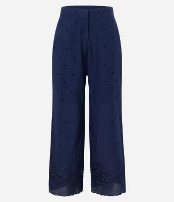 Calça Reta em Laise com Textura de Bolinha Vazadas