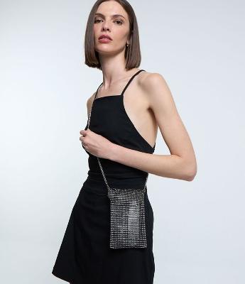 Carteira Porta Celular em Malha de Strass e Alça em Corrente