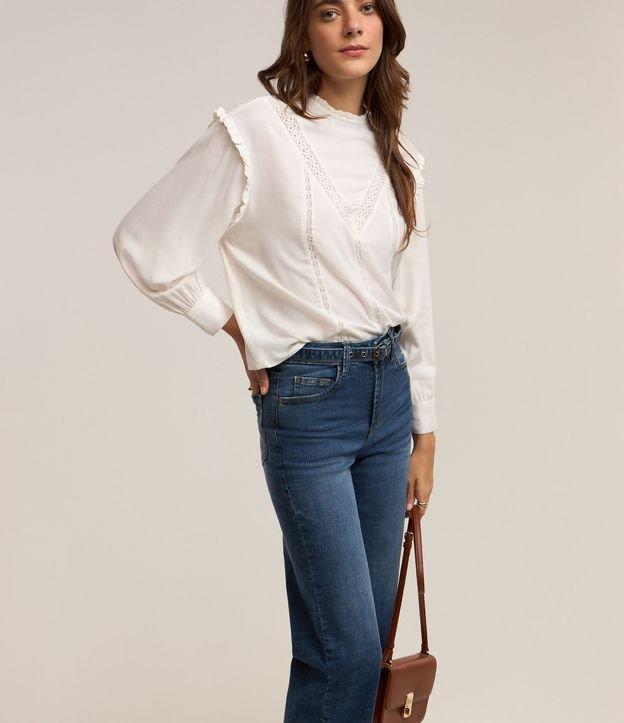 Calça Reta Cropped em Jeans com Cinto Afivelado - 2