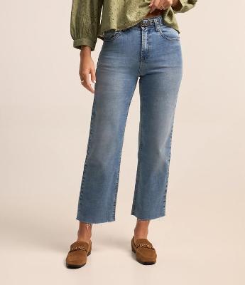 Calça Reta Cropped em Jeans com Cinto Afivelado