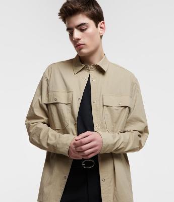 Camisa Overshirt com Bolsos Lapela no Peito e Abotoamento