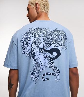 Camiseta Relaxed em Algodão com Estampa Dragon e Tiger
