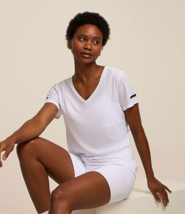 Camiseta Esportiva em Poliamida com Recorte Vazados nas Costas - 2