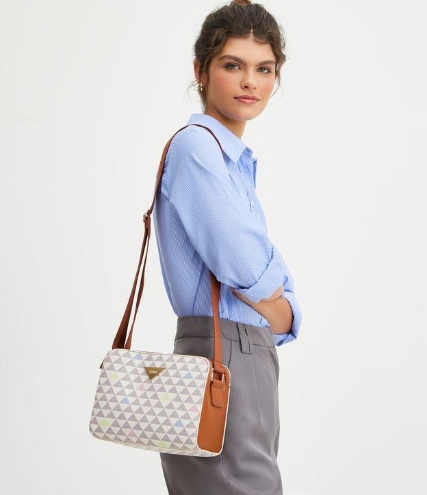 Bolsa Transversal Média com Alça e Estampa Triângulos - 1