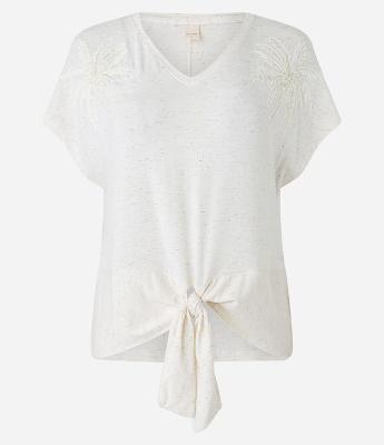 Blusa em Viscose e Linho com Bordados no Ombro e Amarração na Barra