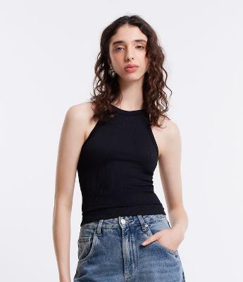 Blusa Básica com Decote Halter com Textura e Sem Costura