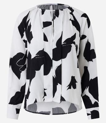 Blusa em Crepe com Estampa Abstrata e Gola Franzida