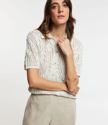 Blusa em Tricô Metalizado com Ponto Aberto e Botões Frontais