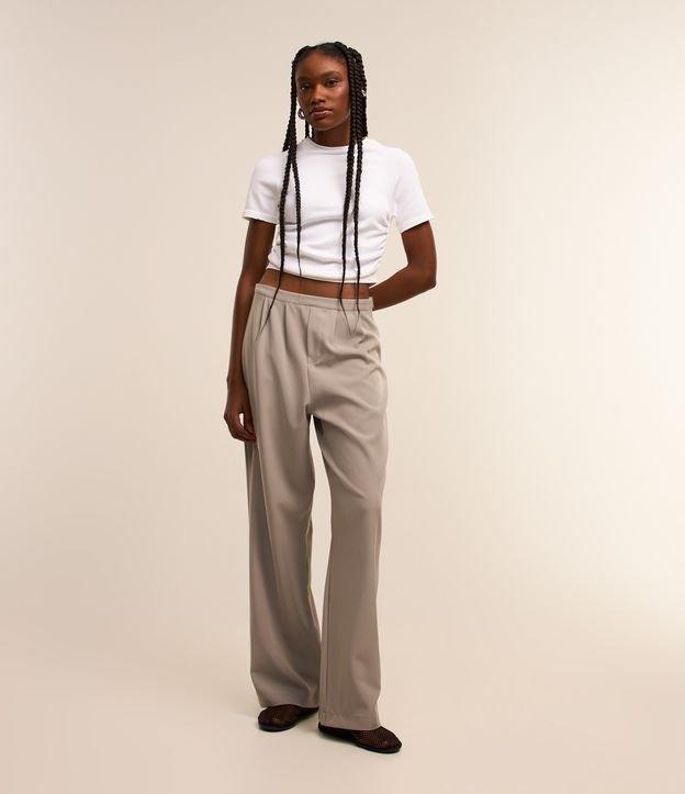 Calça Reta em Alfaiataria com Cós Fino e Pregas - 2