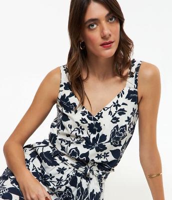 Blusa Regata em Viscolinho com Alça Drapeada e Estampa Floral