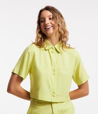 Camisa Curta em Viscose com Linho com Botões Forrados