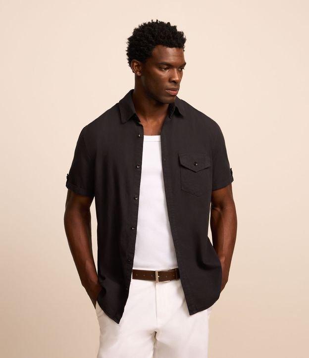 Camisa em Oxford com Bolsos e Dobra na Manga - 2