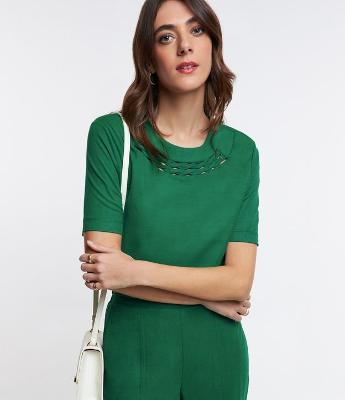 Blusa em Viscose com Detalhe Trançado na Gola