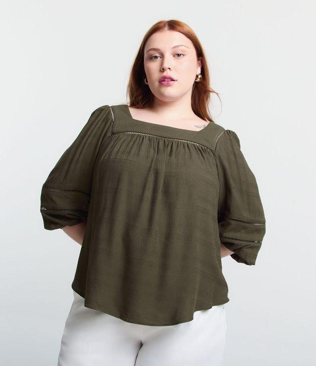 Blusa Manga 3/4 em Chalis com Entremeios Curve & Plus Size - 2