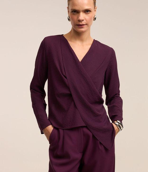 Blusa em Chiffon com Transpasse Frontal e Sobreposição com Ponta - 2