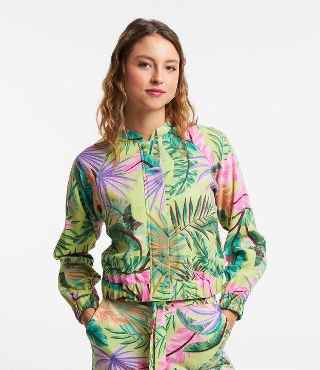 Jaqueta Bomber em Viscose com Linho com Estampa de Folhagem - 1