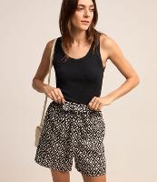 Short em Viscolinho com Amarração no Cos e Estampa Geométrica - 1